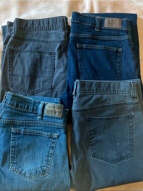 4 Pairs Kirkland Signature Men’s Slim Straight Jeans - Dark Blue & Charcoal
